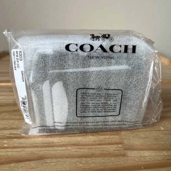 Coach Card Case🎈🎈 - Picture 9 of 9